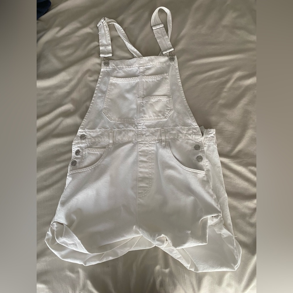 We the free white ziggy shortalls size medium, bought new with tags, are too big